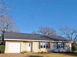 1012 N Shipp St, Madisonville, TX 77864