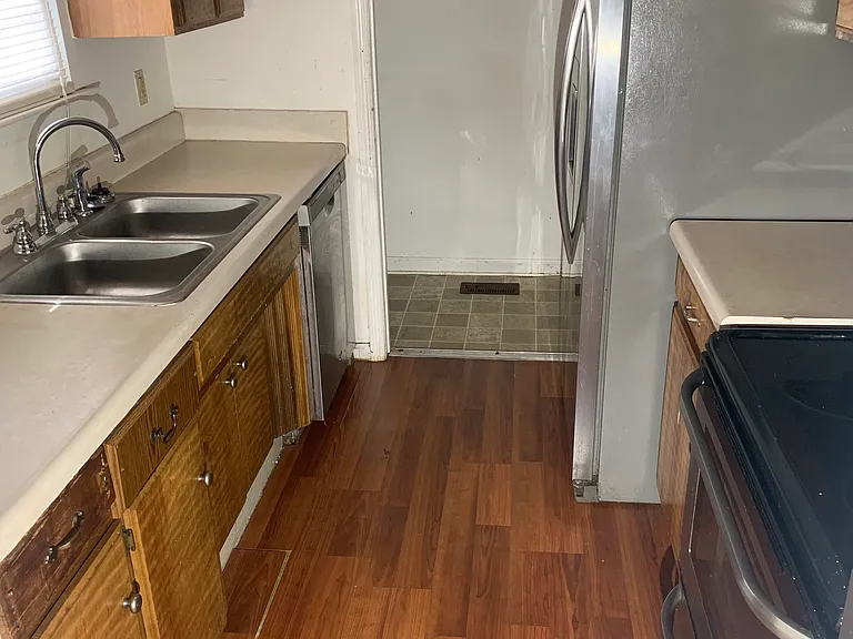 1502 Laurel Ct — Photo 2
