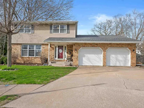 1702 54th Street Ct, Moline, IL 61265