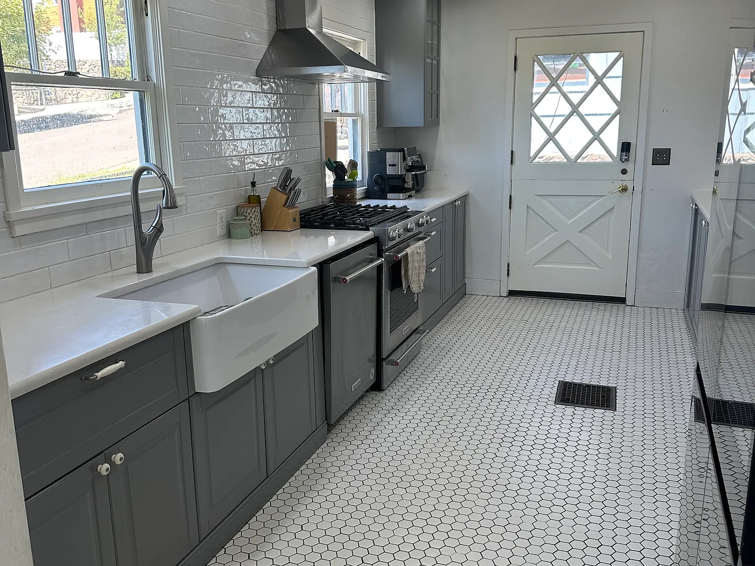 3 bed, 2.5 bath, 3000 sqft, $2,500 — Photo 3