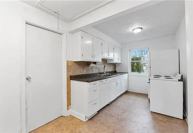 3929 Fulton Ave — Photo 9