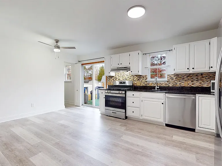 450 Redwood Ave — Photo 25
