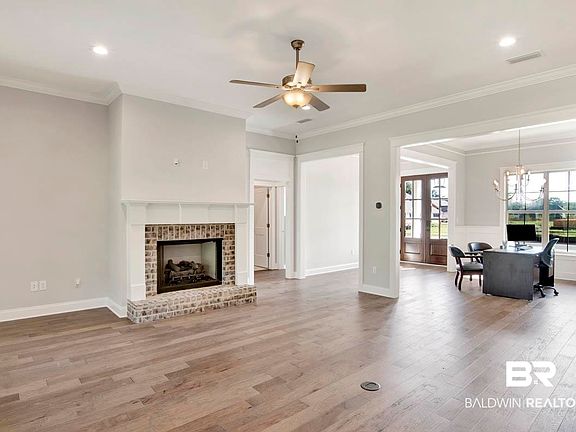 2nd image of 412 Bloomsbury Ave