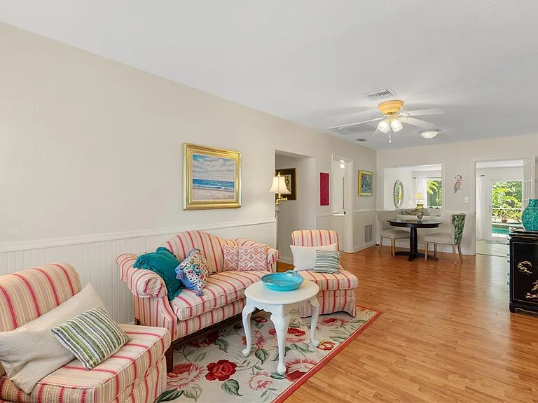 7860 Holiday Dr — Photo 34