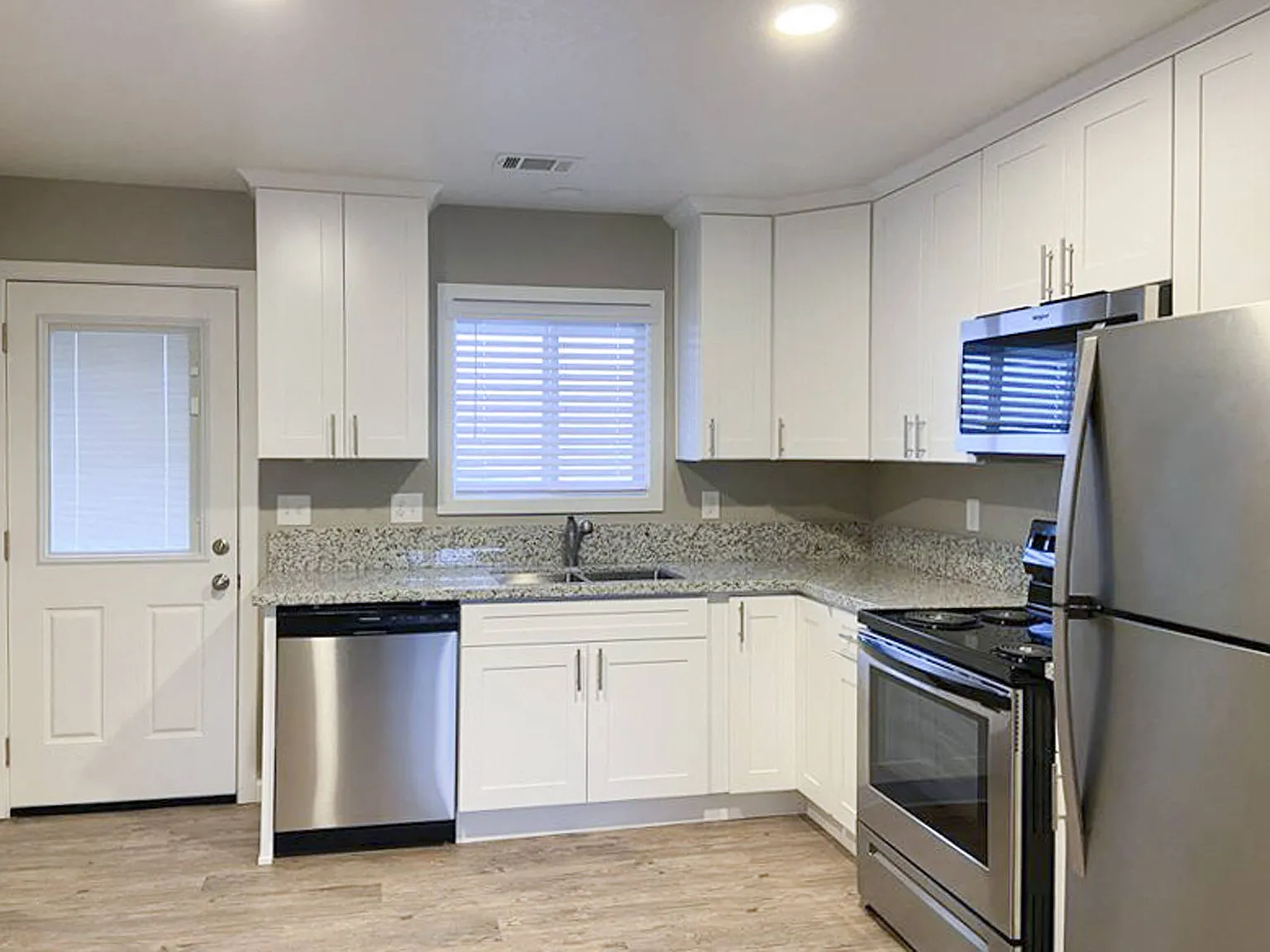 Sutter Apartments — Photo 1