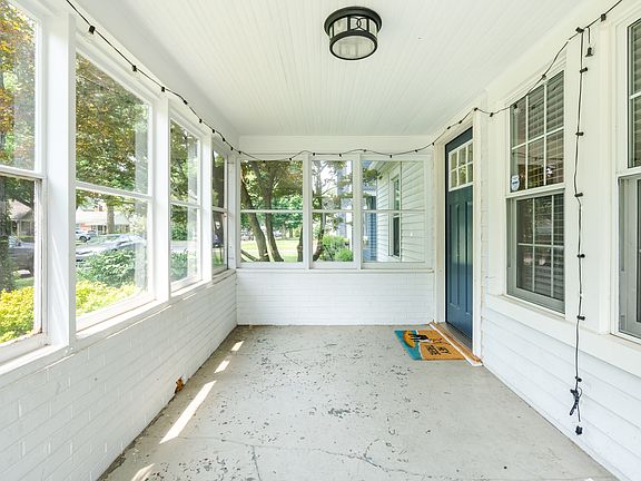4th image of 5857 Rosslyn Ave