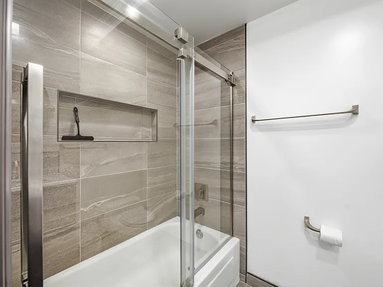 1017 Ashford Ct — Photo 32