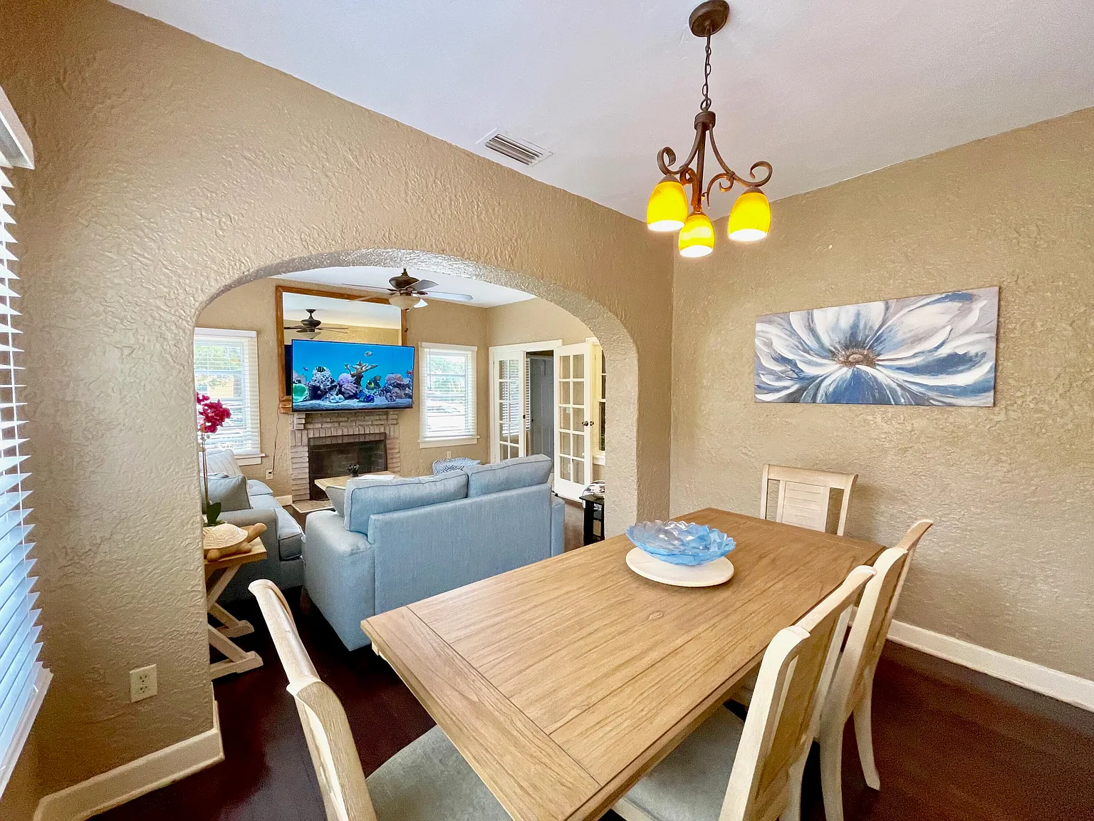 2 bed, 1.0 bath, 1016 sqft, $2,200 — Photo 3
