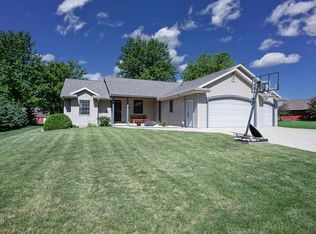 979 Stuart Ct, Neenah, WI 54956