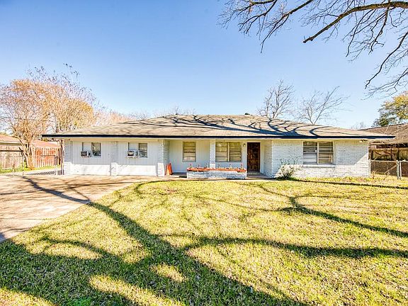 3rd image of 2306 Hoskins Dr