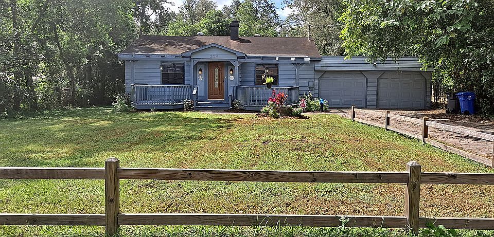 1st image of 224 W 122nd Ave