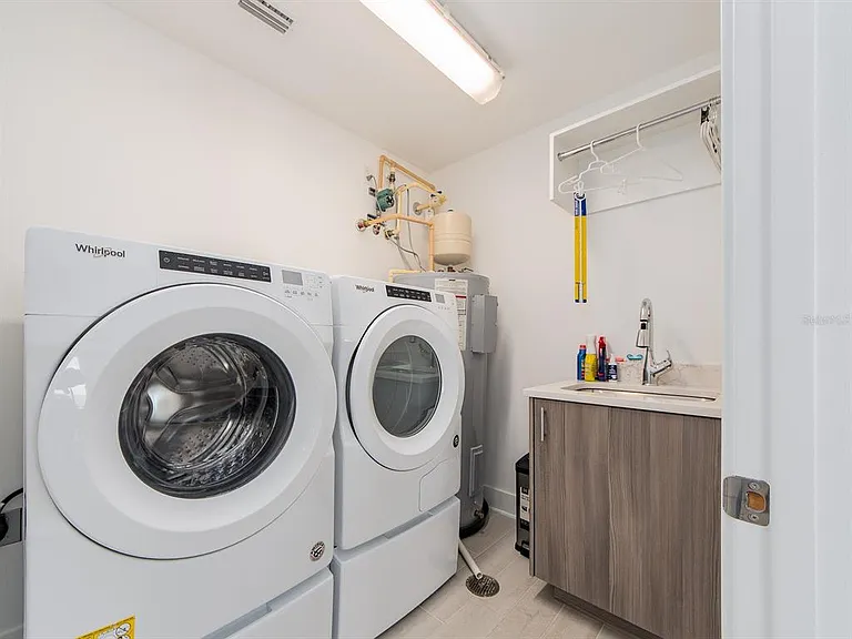 15 Avalon St #701 — Photo 20