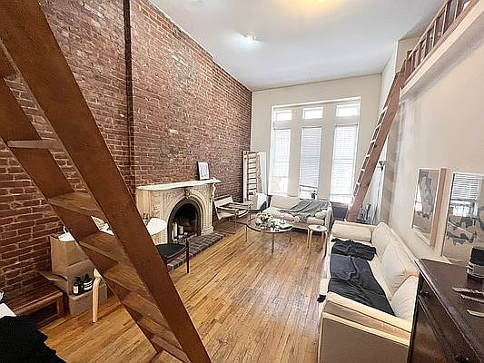 3rd image of 70 W 87th St APT 1