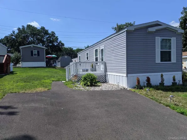 412 Sandgate Drive, New Windsor, NY 12553
