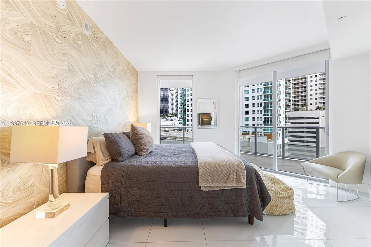 Building Photo - 1300 Brickell Bay Dr #1010