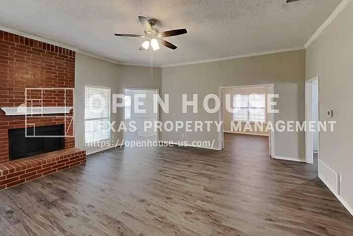 4 bed, 2.0 bath, 1737 sqft, $2,200 — Photo 3