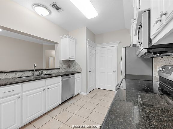 2nd image of 2902 Horseback Ct