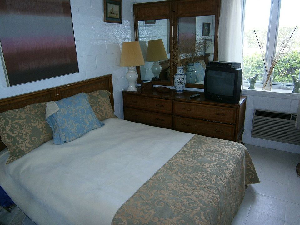 2nd image of 231 Dune Rd #611