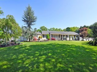 3 Penn Dr, Dix Hills, NY 11746