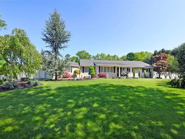 3 Penn Drive, Dix Hills, NY 11746