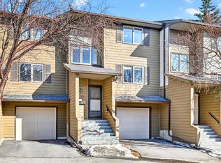 172 S Glamis Ter SW, Calgary, AB T3E 6V3