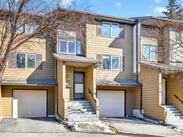 172 S Glamis Ter SW, Calgary, AB T3E 6V3