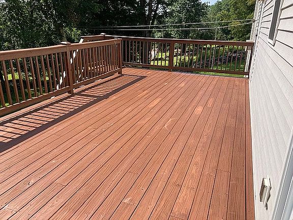 27' deck off dining area