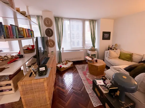 2373 Broadway image 1 of 6