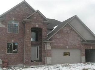 19398 Middle Branch Dr, Macomb, MI 48044