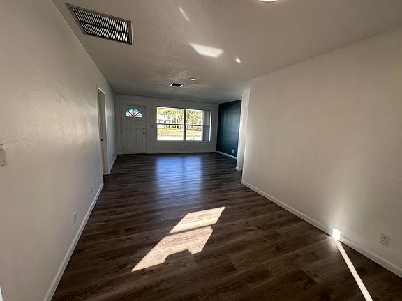 4th image of 14 Ridgewood Cir