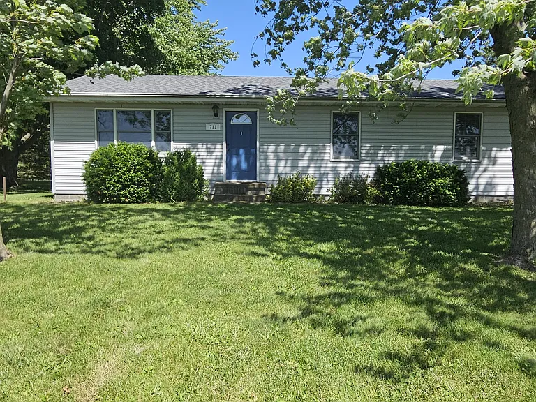 711 N Hemlock St — Photo 1