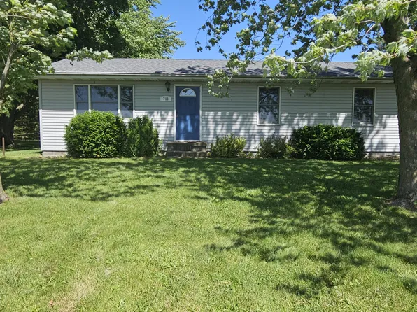 711 N Hemlock St, Le Roy, IL 61752