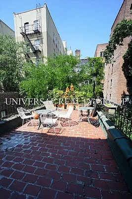Rented by Universal Realty Group | media 8