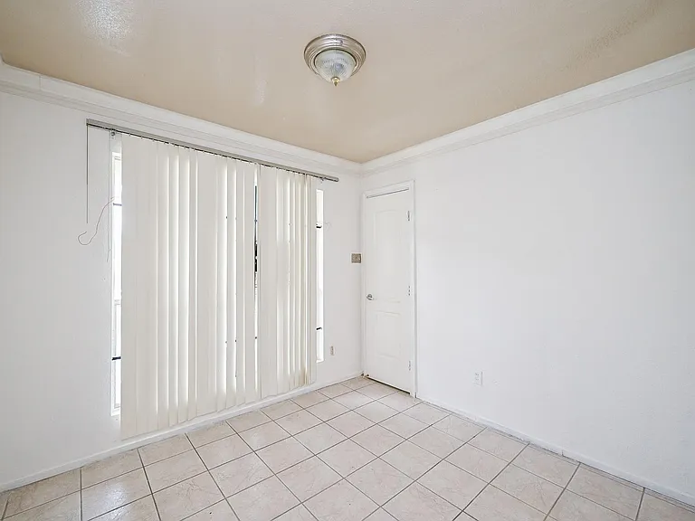 3900 Woodchase Dr #86 — Photo 17