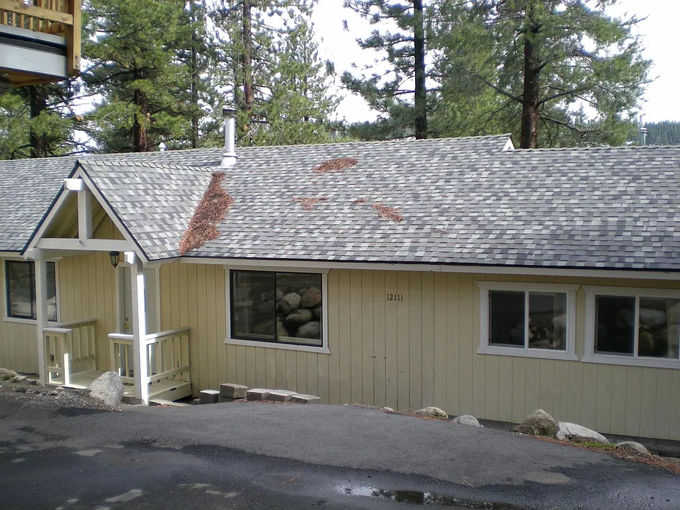 12111 Sierra Dr E