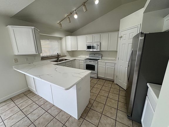 3rd image of 3927 S Othello Way