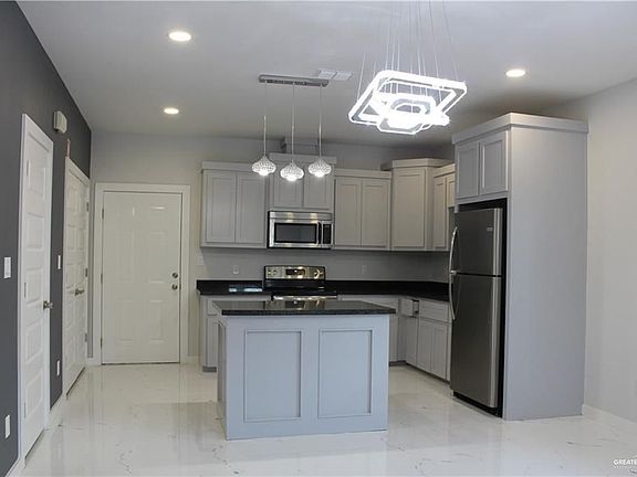 3rd image of 1226 Upas Dr APT 4