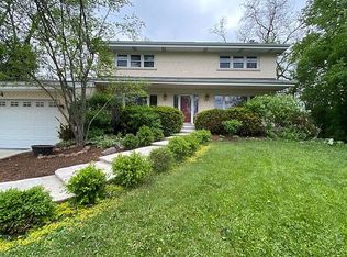 4 Pine Hill Ln, Oak Brook, IL 60523