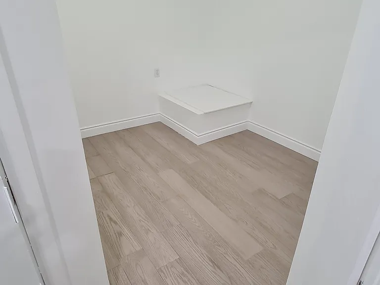 172 Lena Cres #2 — Photo 21