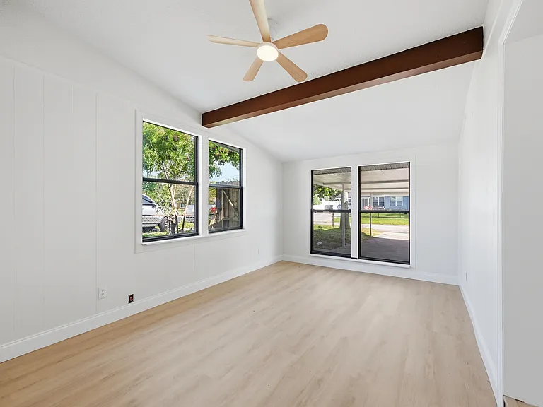 10945 Indies Dr S — Photo 21