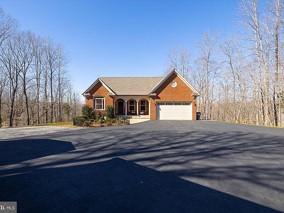 4th image of 19 Old Banks Dr