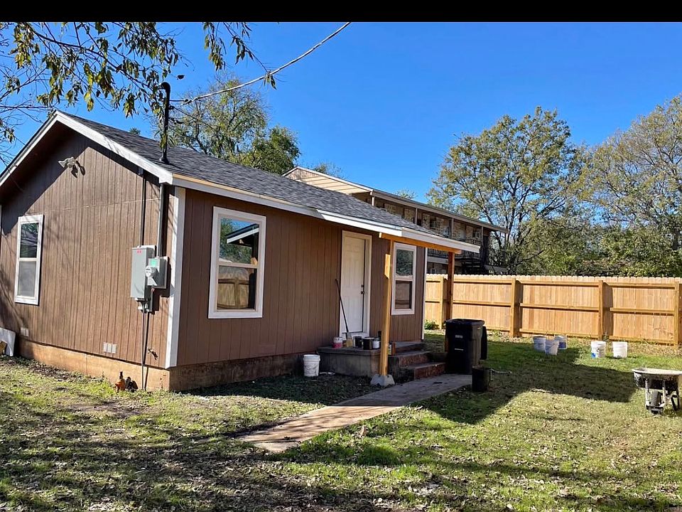 1st image of 104 W Hoover Ave