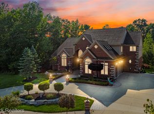 5679 Branford Dr, West Bloomfield, MI 48322
