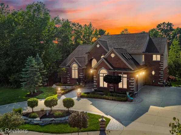 5679 Branford Dr, West Bloomfield, MI 48322