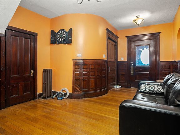 4th image of 34 Bicknell St