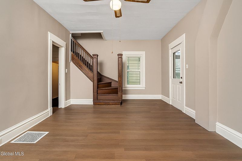 5th image of 9 Lawn Avenue