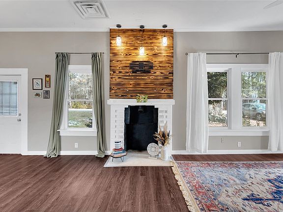 5th image of 417 N Main St