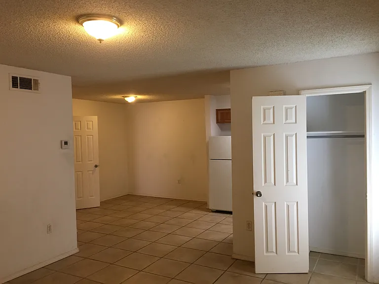 7701 Downman Rd — Photo 2