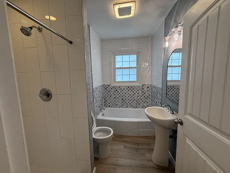 2404 Francis St — Photo 13