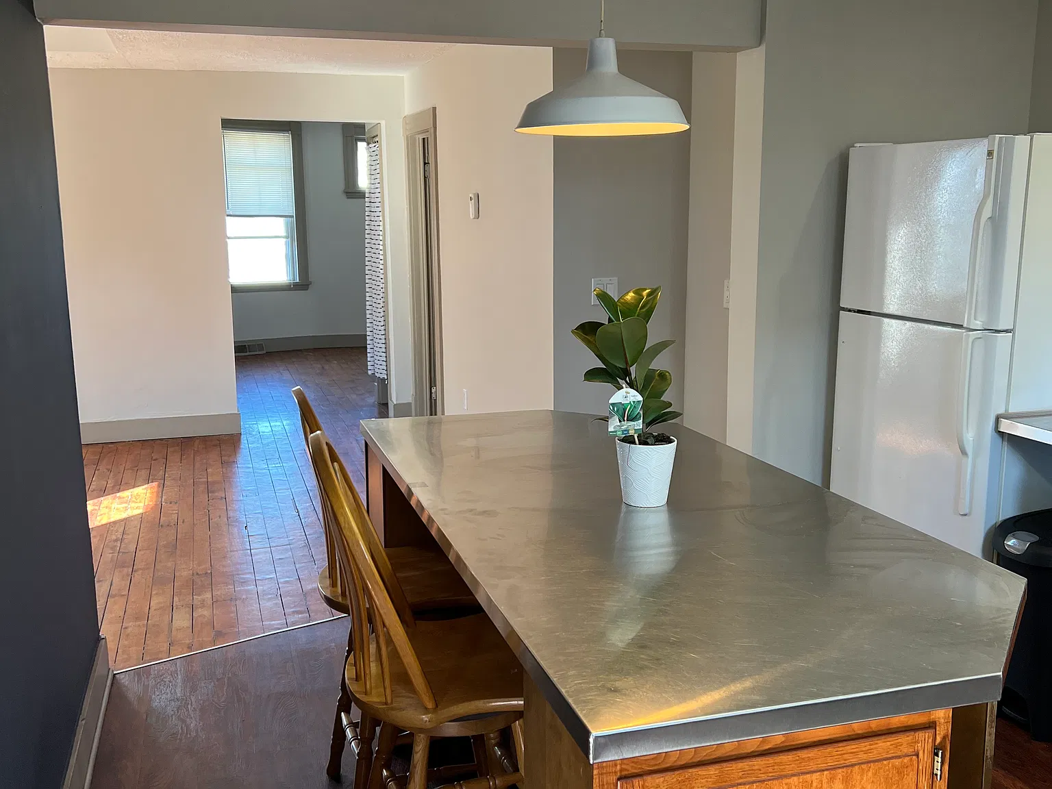 2 bed, 1400 sqft, $1,600 — Photo 4